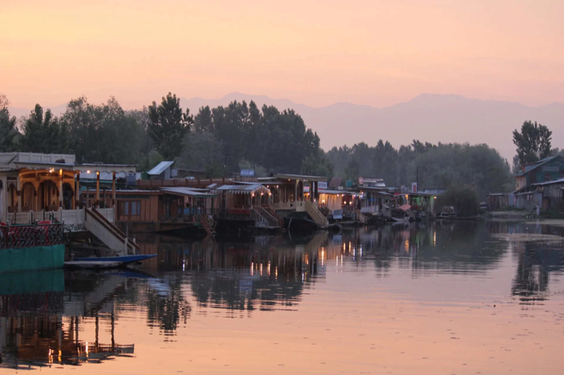 Romantic Kashmir Honeymoon & Houseboat Retreat